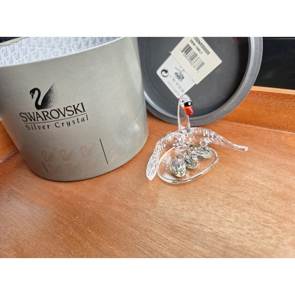 Swarovski Crystal Swan Family Figurine With Box‎